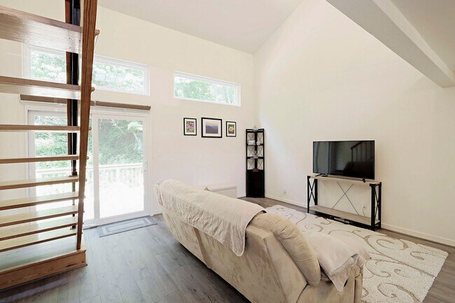 Foto del edificio - End-Unit Stonehenge Townhome With Loft & Private Deck