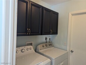 Building Photo - 2535 SW 28th Pl