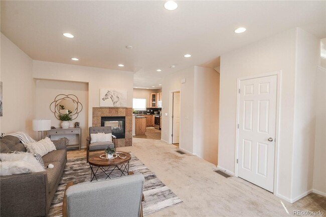 Entrance hallway - 3155 E 104th Ave