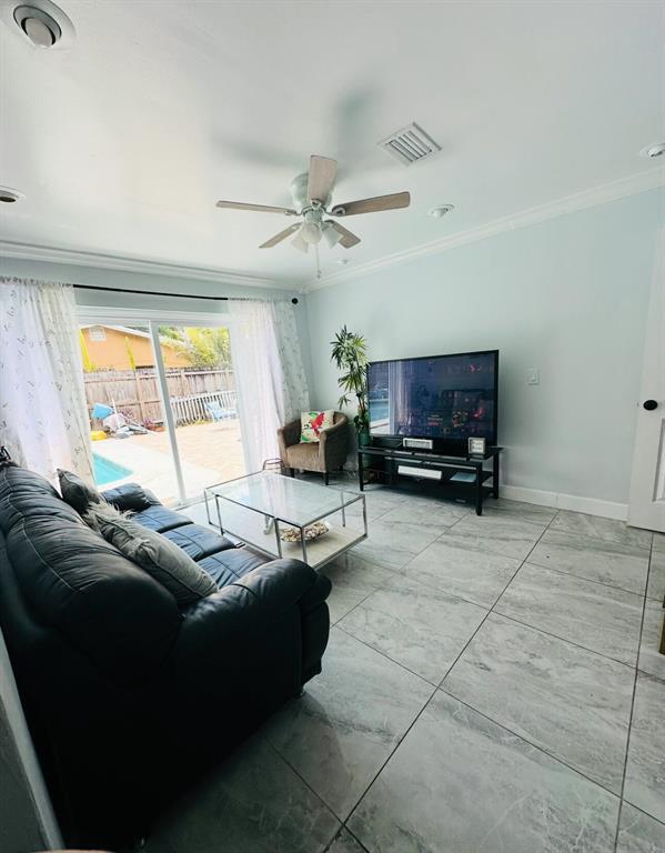 Foto del edificio - 3381 SW 16th St