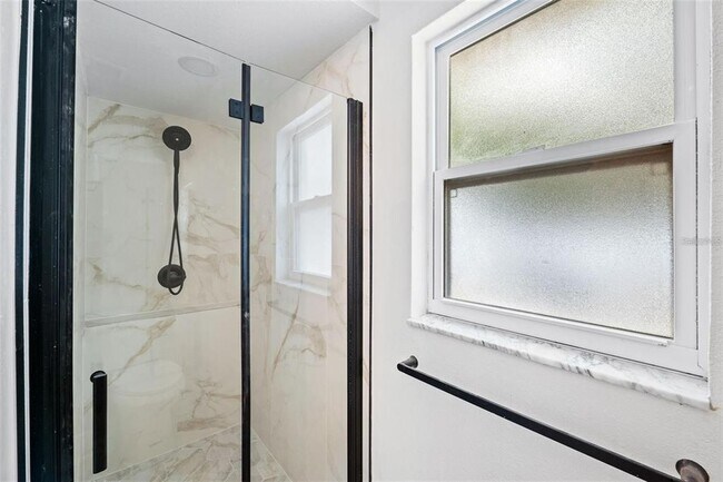 Foto del edificio - 10997 117th St N