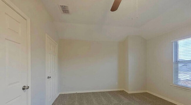 Foto del edificio - MOVE IN READY