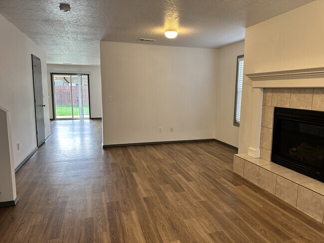 Foto del edificio - 3416 Parktrail Ct