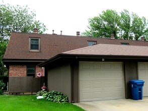 Building Photo - 1601 Lyndhurst Dr