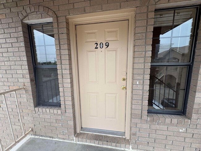Foto del edificio - 4419 Springfield Ave
