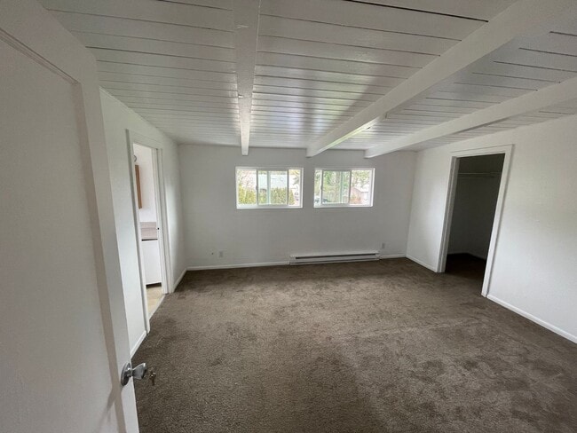 Building Photo - BraP01