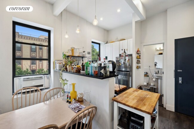 Foto del edificio - 1684 Woodbine St