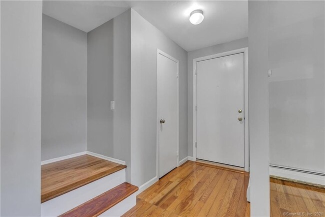 Building Photo - 333 Vincellette St