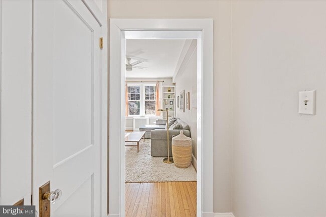 Foto del edificio - 3028 Porter St NW