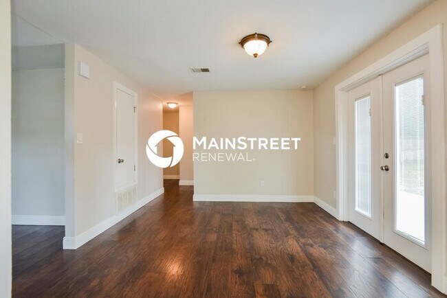 Building Photo - 3 Bedroom Pet-Friendly Home in Sanford, FL with Main Street Renewal