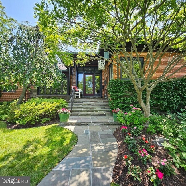 Building Photo - 6623 Radnor Rd
