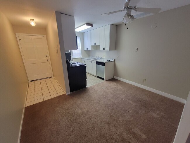 Foto del edificio - 2 Bedroom, 1 Bathroom Condo located in Max...