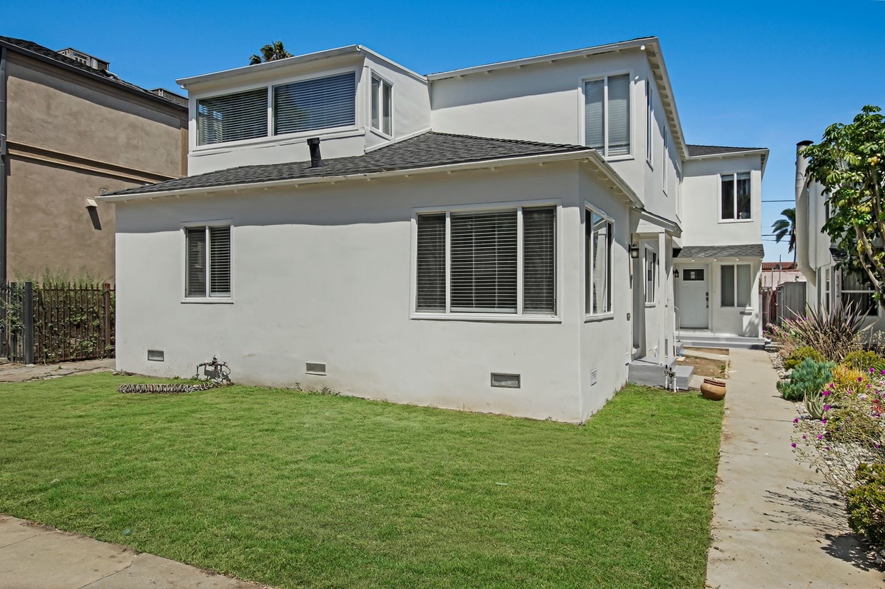 Primary Photo - 1208 S Cochran Ave