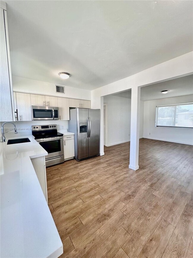 Foto del edificio - 4204 SW 14th St