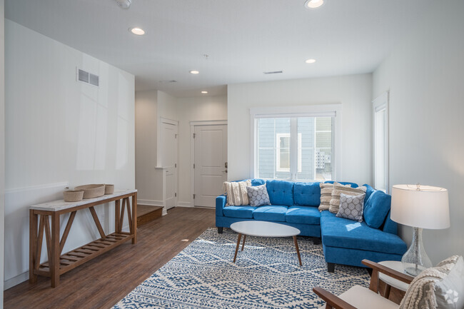 Salas de estar luminosas - Cottage Grove at St. Mary's Townhomes