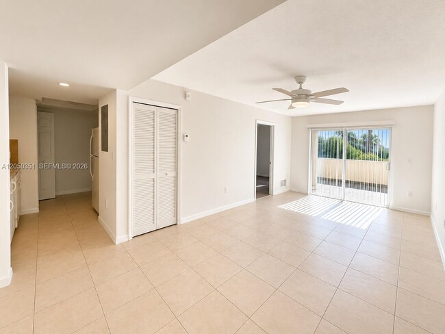 Foto del edificio - 2415 NW 16th St Rd
