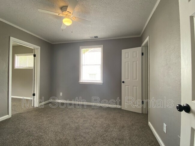 Building Photo - 492 Jacklyn Ave