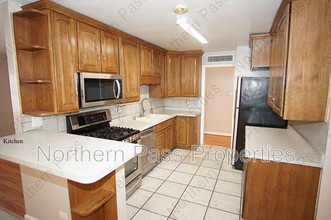 Foto del edificio - 9832 Heather Ave