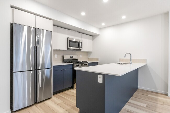 Photo du bâtiment - 11440-11487 87 St NW