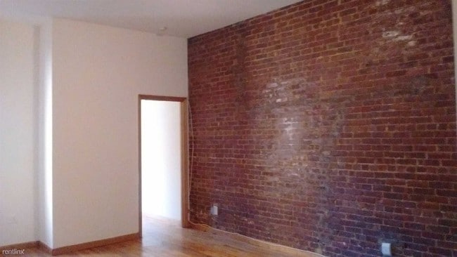 Building Photo - 44 W 90th St