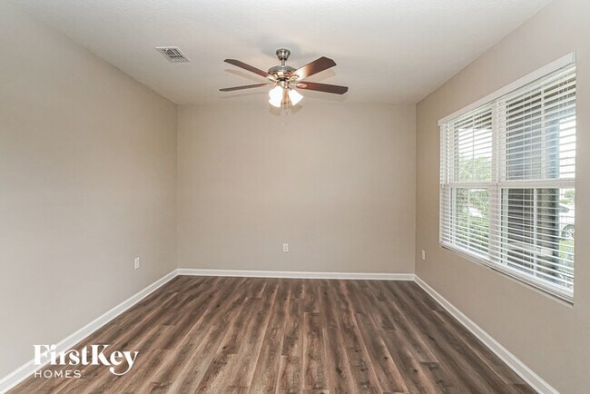 Building Photo - 924 Ambergate St