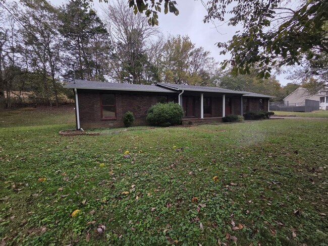 Building Photo - Charming 3BR/2BA Home in Woodbury!