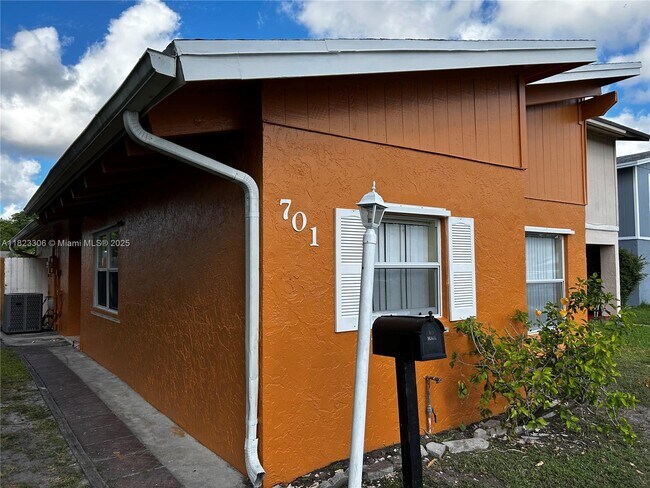 Foto del edificio - 701 SW 79th Terrace