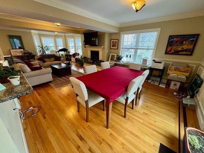 Building Photo - 122 Forest St