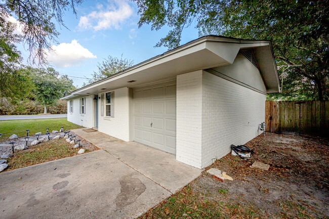 Foto del edificio - Adorable Rental Near Downtown Ocean Springs!