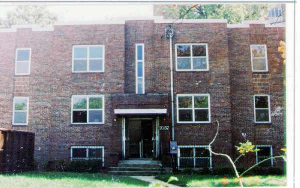 Building Photo - 7057 Carroll Ave