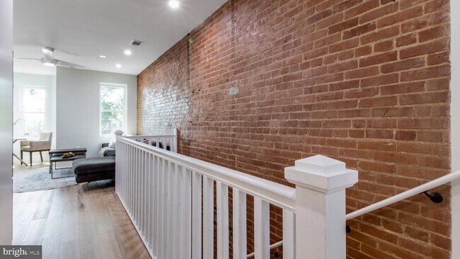 Building Photo - 1239 5th St NW