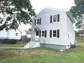 Building Photo - 220 Pond St