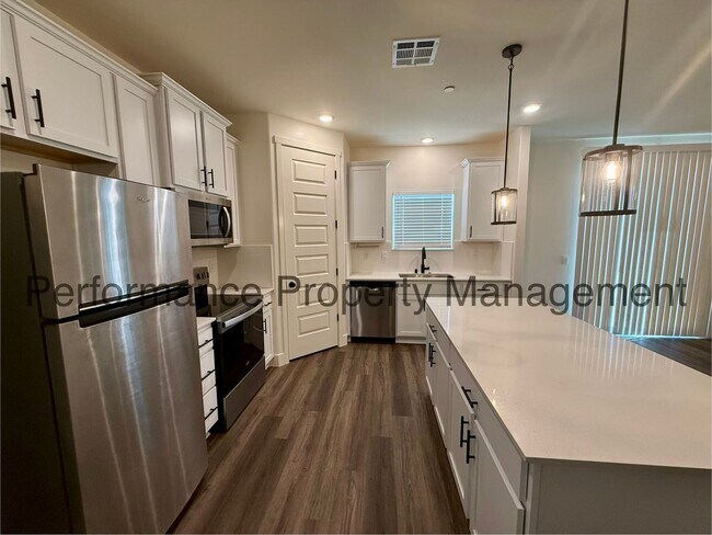 Foto del edificio - New Construction 4 Bed/3 Bath SW Bakersfield Home w/ Solar, RBP & $0 Deposit Option