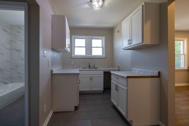 Building Photo - Modern Comfort, Classic Charm — Your Next Detroit Apartment Awaits