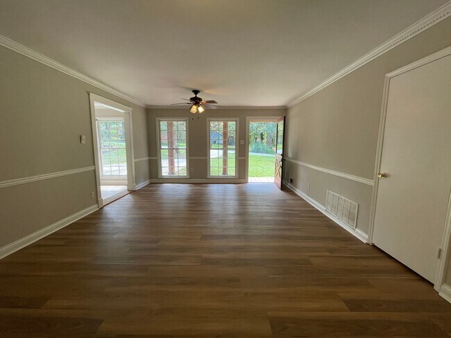 Foto del edificio - 260 Timberlane Dr