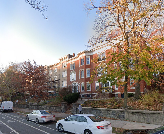 Building Photo - 1584 Beacon St