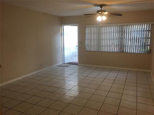 Foto principal - 817 Twin Lakes Dr