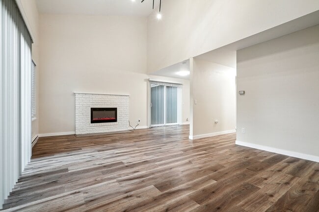 Building Photo - 9025 Fremont Ave N