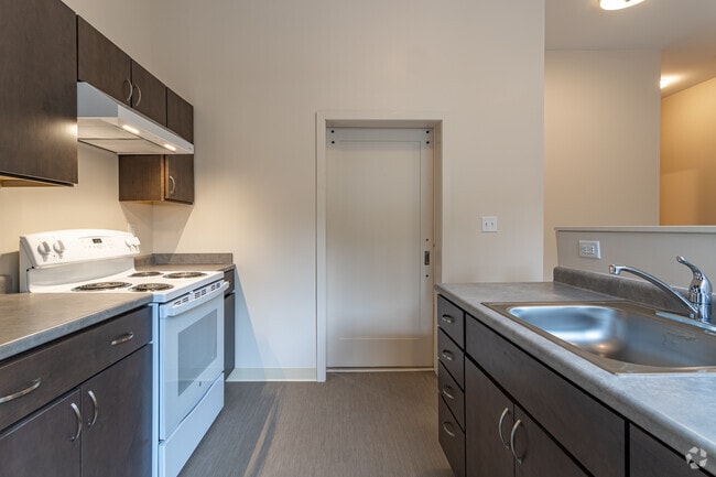 1BR, 1BA - Deering Place Apartments
