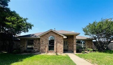 Building Photo - 300 W Stoneybrook Dr