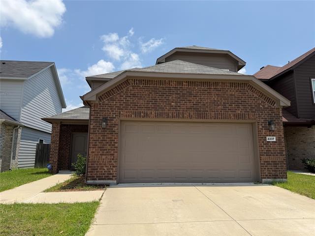 Building Photo - 2237 Diamond Dr