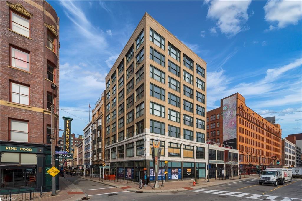 Foto principal - 2077 E 4th St