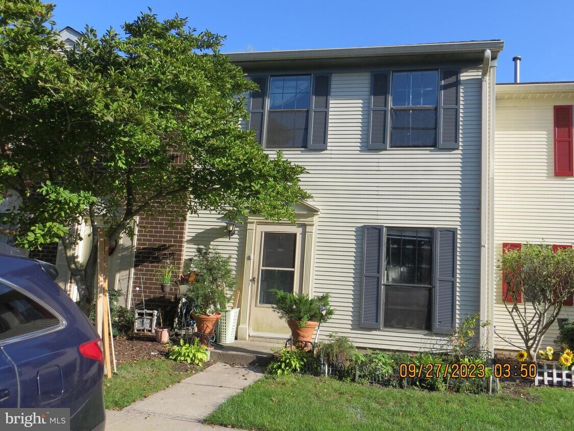 Primary Photo - 20 Drewes Ct