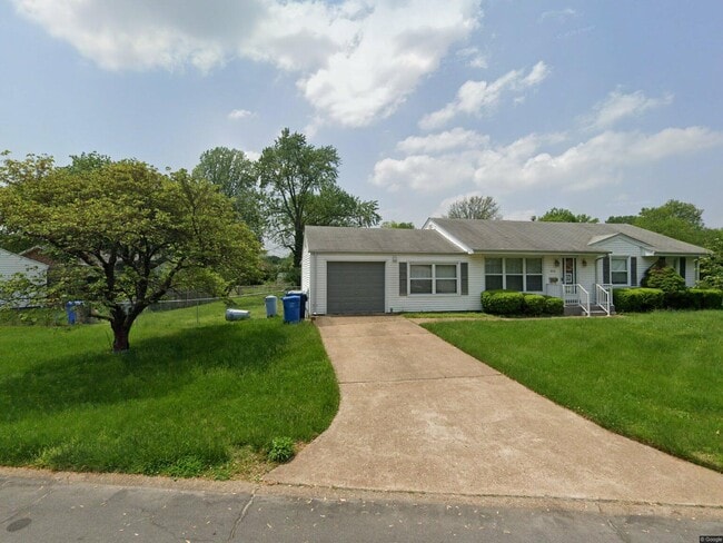 Building Photo - 405 Saint Christina Ln