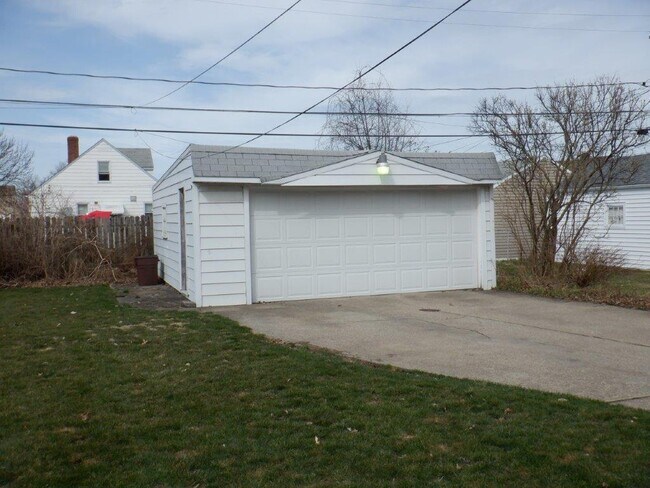 2 car garage - 5810 Renwood Dr