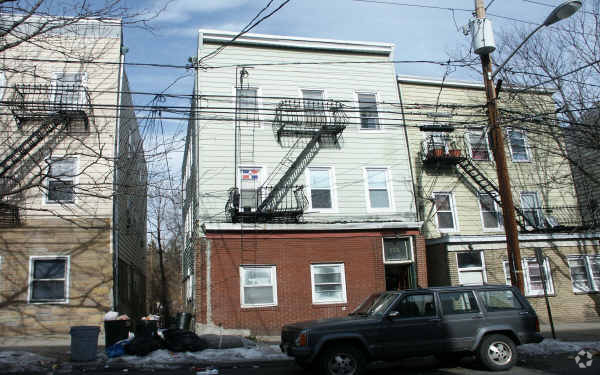 Primary Photo - 152 Highland Ave