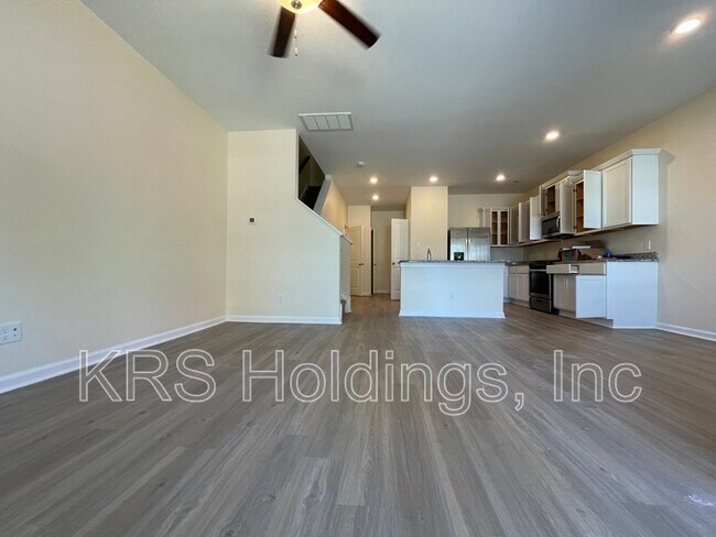 Foto del edificio - 1611 Independence Blvd