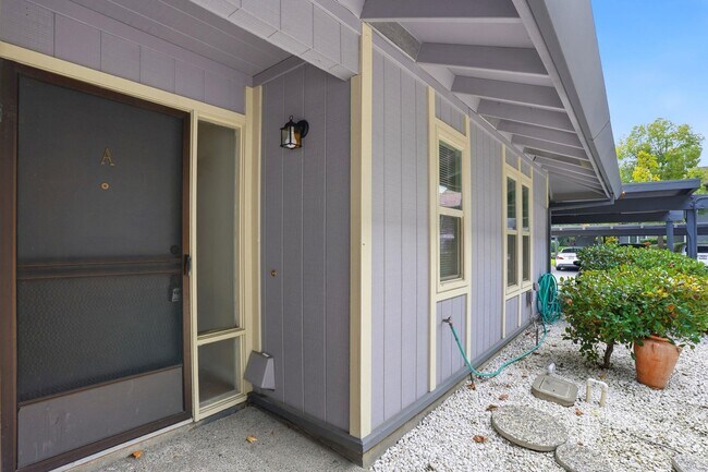 Foto del edificio - 1930 Camino Verde