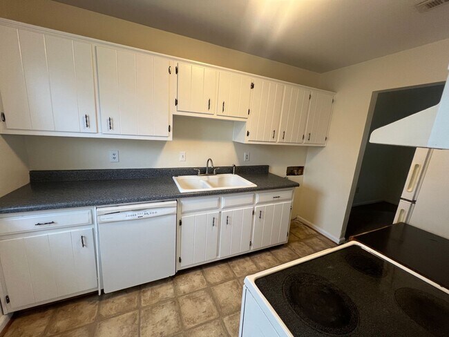 Building Photo - 934 Maryland Ave