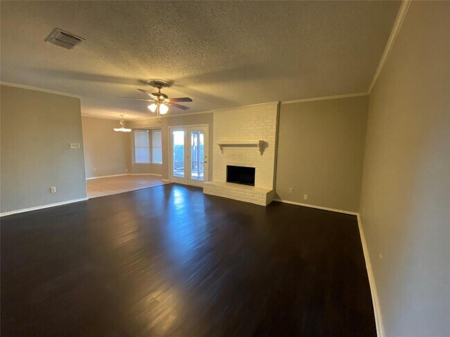 Foto del edificio - 6540 Meadowlark Ln E